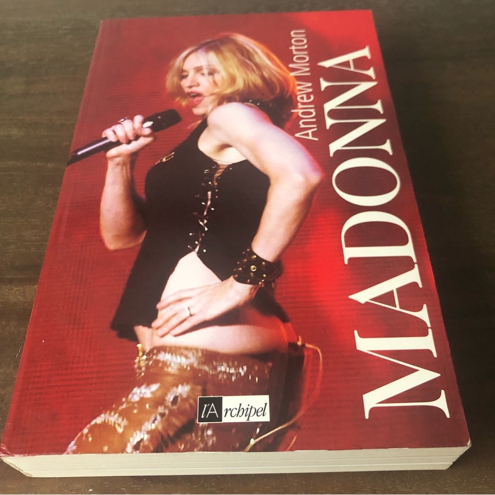 Madonna Biography Book in French